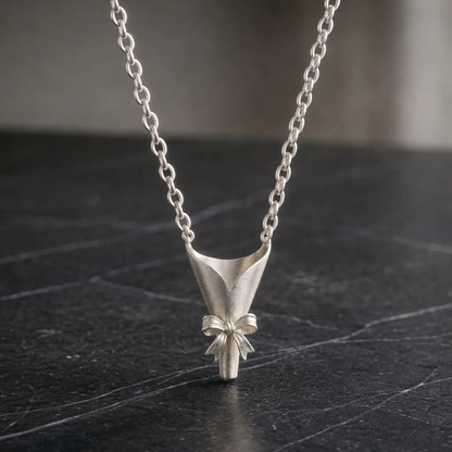 Collana con fiore